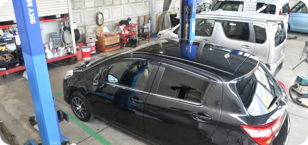 民間車検工場を完備
